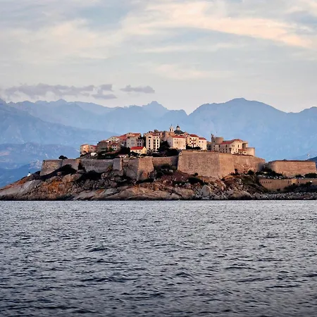 Les Castors Kamp alanı Calvi (Corsica)